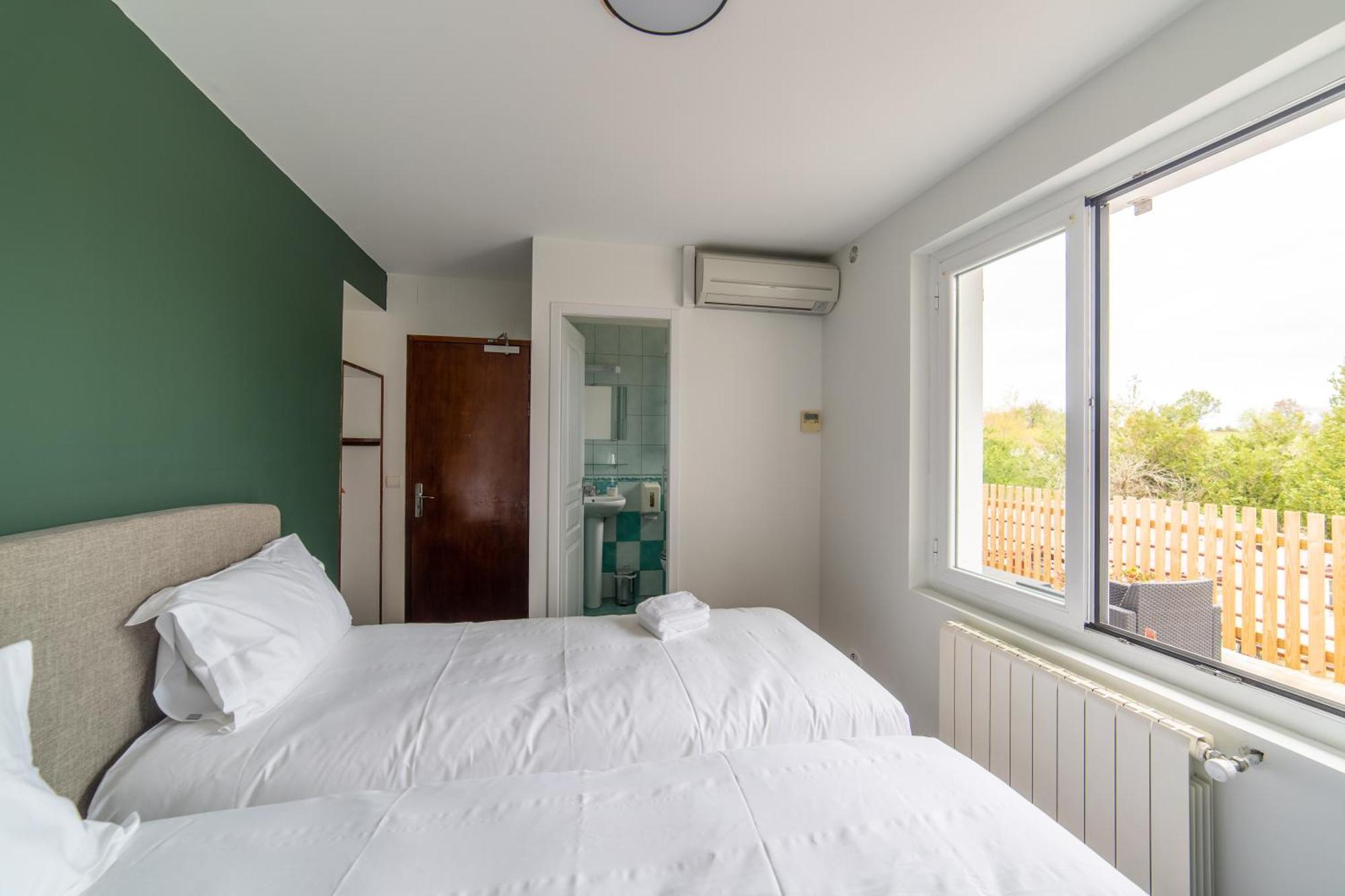 Auberge Trabenia Ascain Szoba fotó